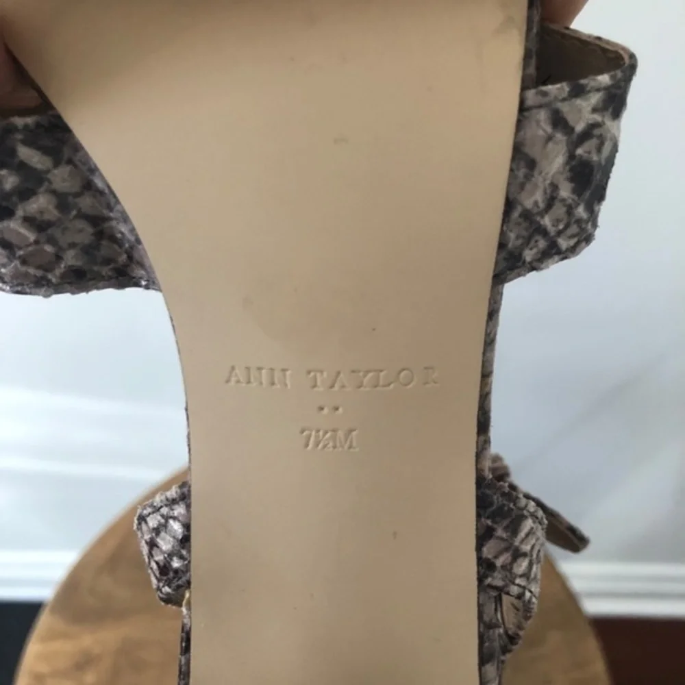 Ann Taylor‎ Factory Faux Snakeskin Strappy Block Heel Sandals - Size 7.5 M - Picture 8 of 10